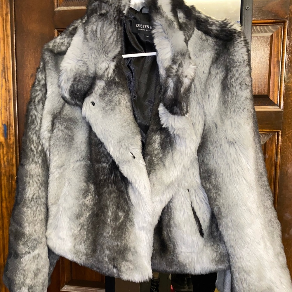 Faux fur coat m feels like large